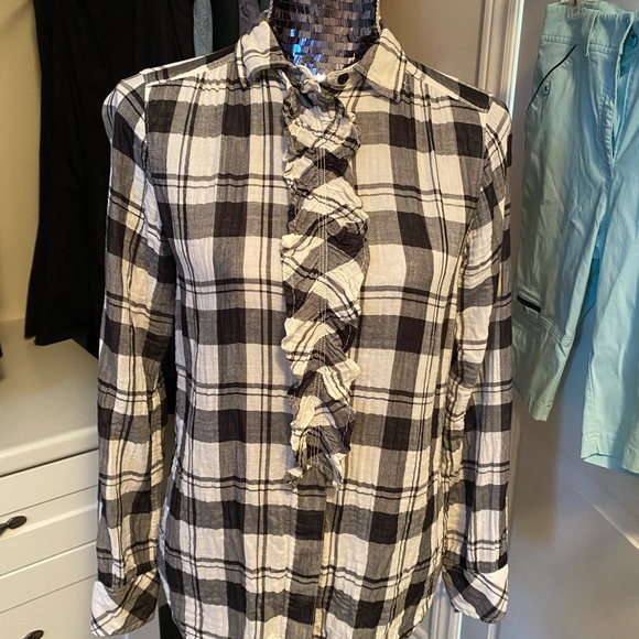 5/$25 Gap ruffled blouse - Picture 2 of 6